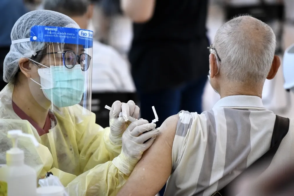 民眾認疫苗混打保護力更高　權威醫嘆：標準變低了