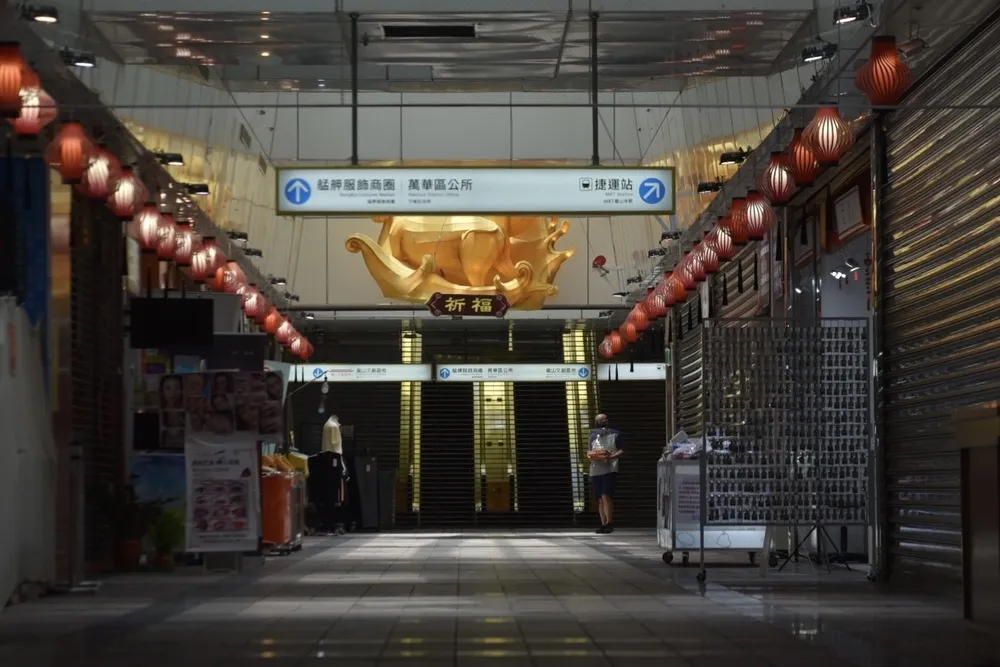【直擊】龍山寺地下街復業人潮冷清　只有這家店生意最好