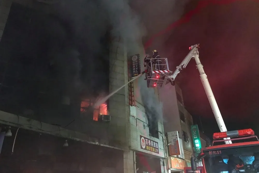 彰化防疫旅館暗夜大火　1勇消、3住戶喪命現場持續悶燒