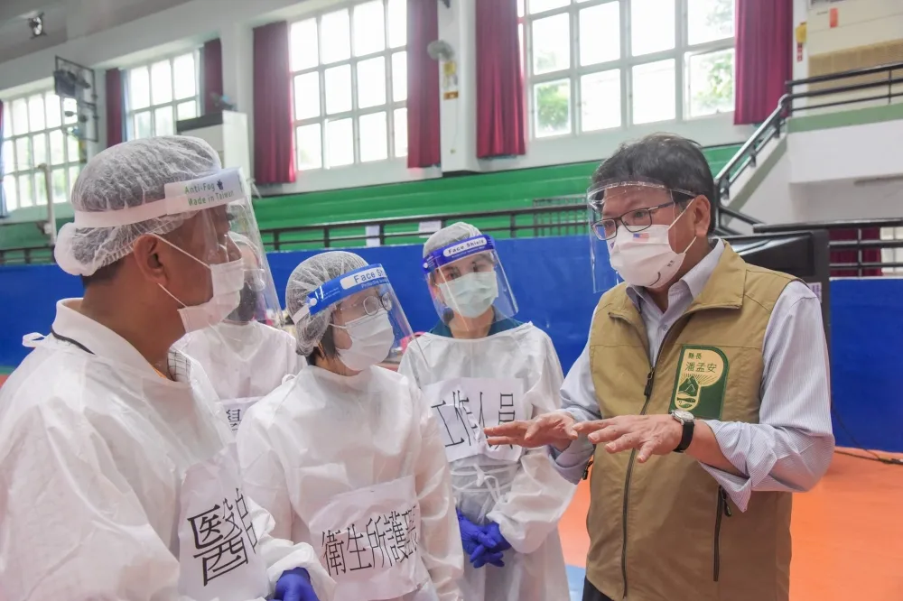 屏東剷Delta喊「嘴砲無助防疫」　潘孟安「好感度噴發」勝雙北市長