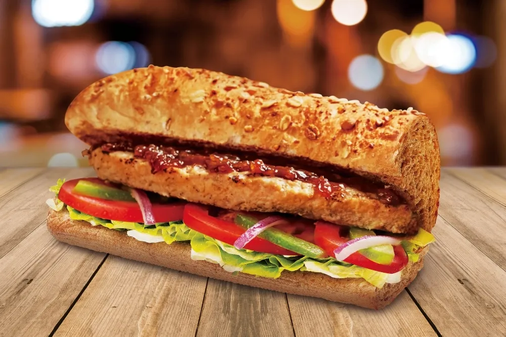 SUBWAY「安格斯牛堡」強勢回歸！8/31 前搭配 Coca Cola 皇家限定套餐抽清境老英格蘭住宿券、Apple Watch