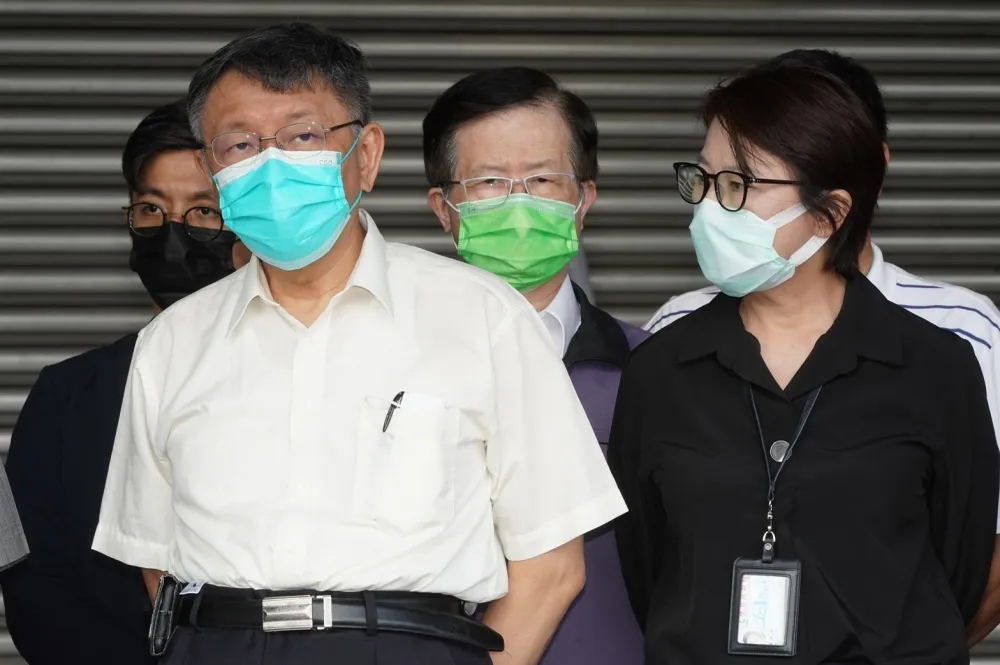 【環南群聚+41】疫情延燒北市衛生局黃世傑緊急銷假　陪柯文哲視察