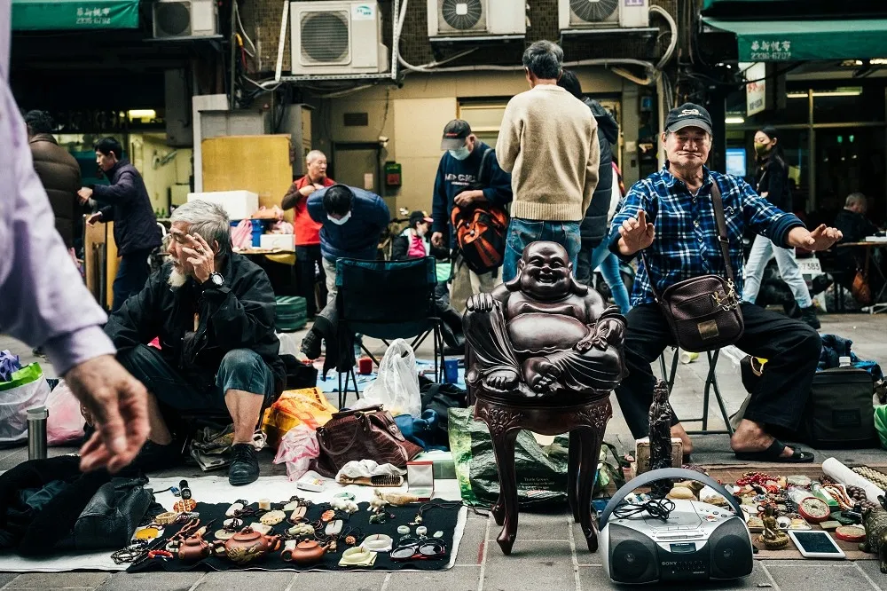 來挖寶吧！萬華西昌街、龍山寺一帶的「賊仔市」