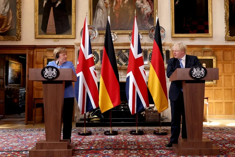 德國總理梅克爾卸任前最後一次訪英　將放寬英人入境隔離規定