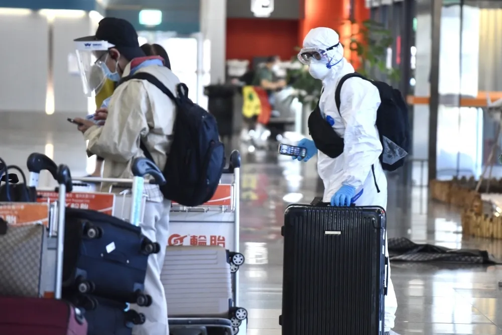 離台19天竟「3篩採陽」　台男中鏢被送進越南野戰醫院