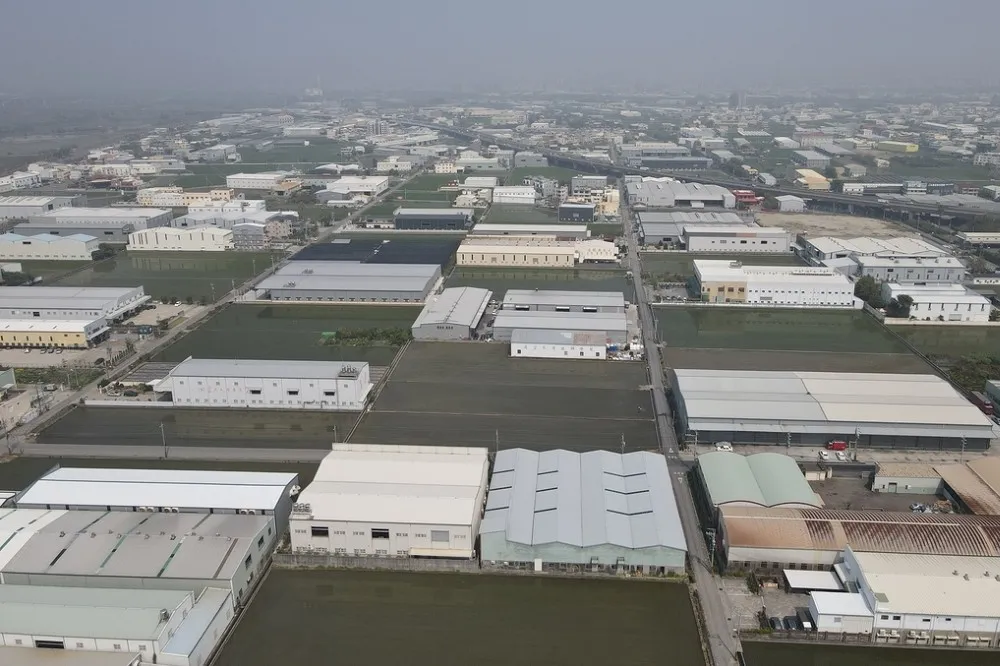 經濟部不可放任農地違章工廠永久就地合法