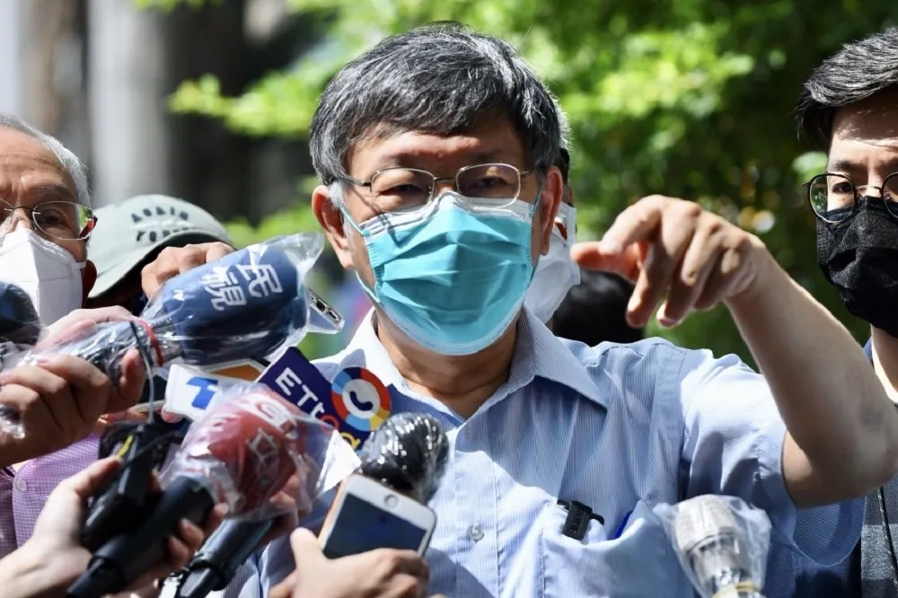 一切危機都從柯P「只想證明自己很行」開始
