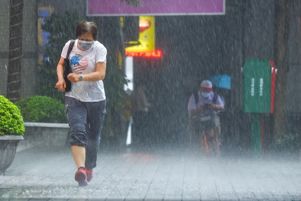 對流雲系發展旺盛　新竹以南10縣市發布大雨特報