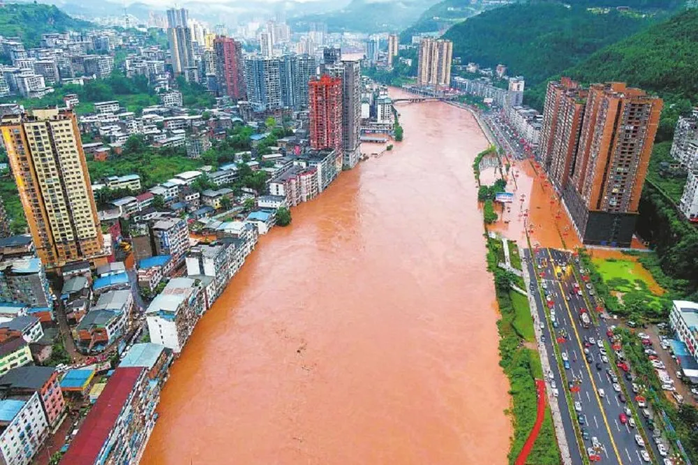 四川遇十年來最大洪水緊急疏散11萬人　暴雨襲擊北京河北地區