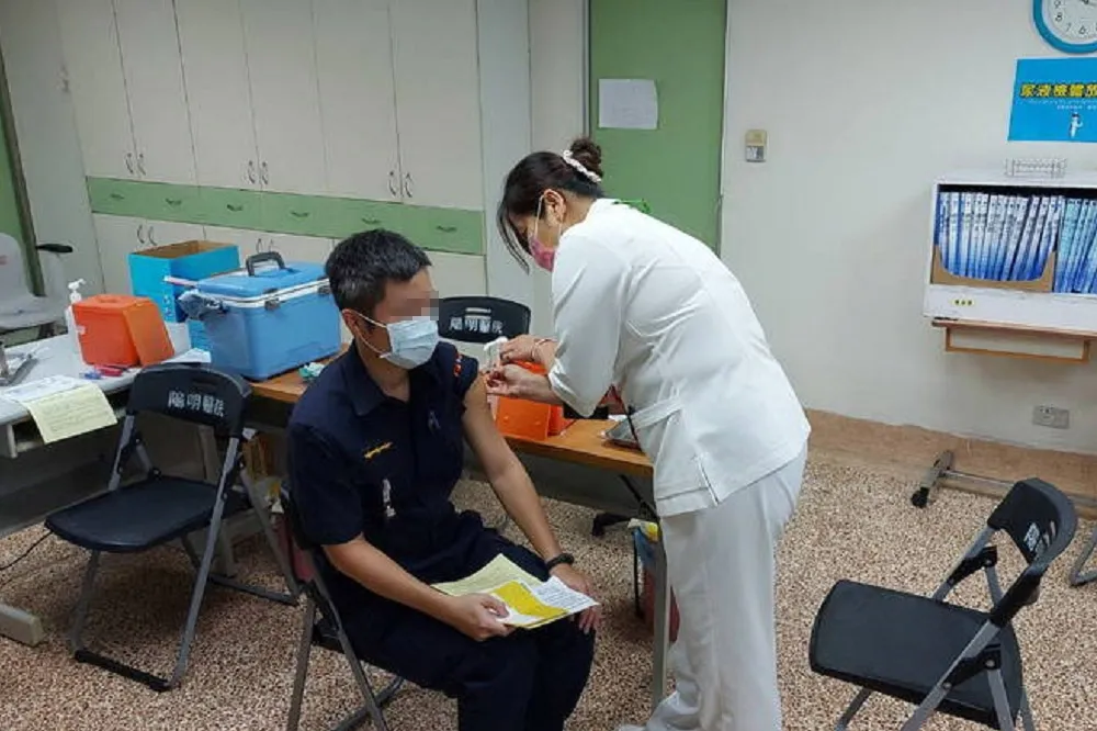 嘉義警打完AZ疫苗後18天　下半身出現血栓緊急手術2次仍觀察