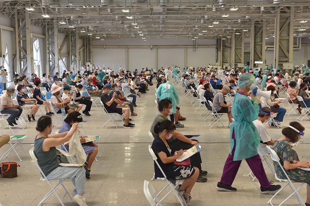 花博爭豔館2小時打3000人　首日預約施打8918人