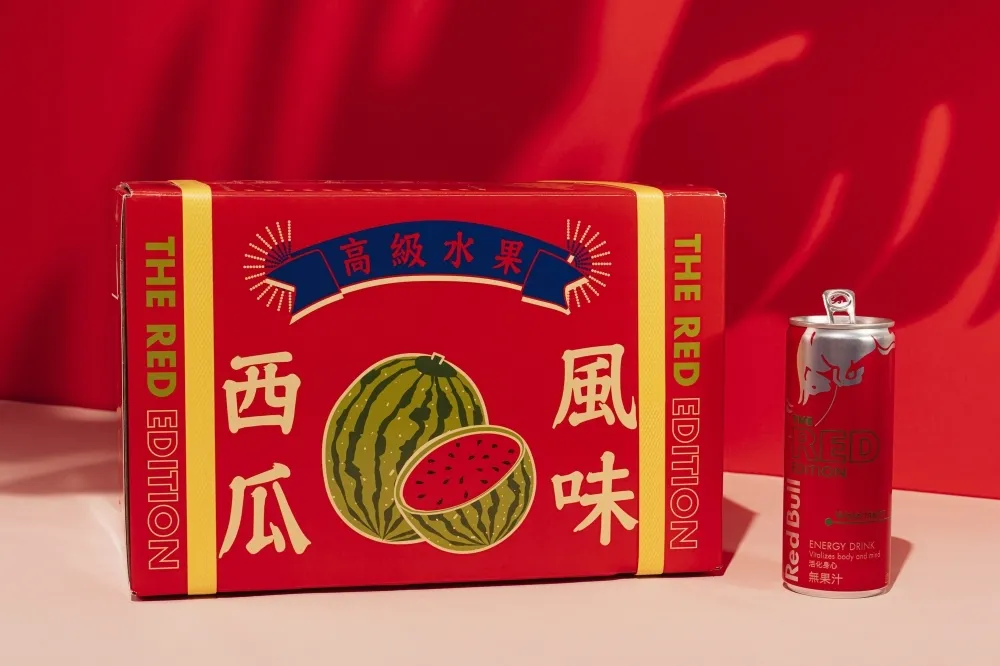  限量禮盒等你抽！Red Bull 推出「夏日限定西瓜風味」於 7-11、全家、家樂福、momo 陸續開賣