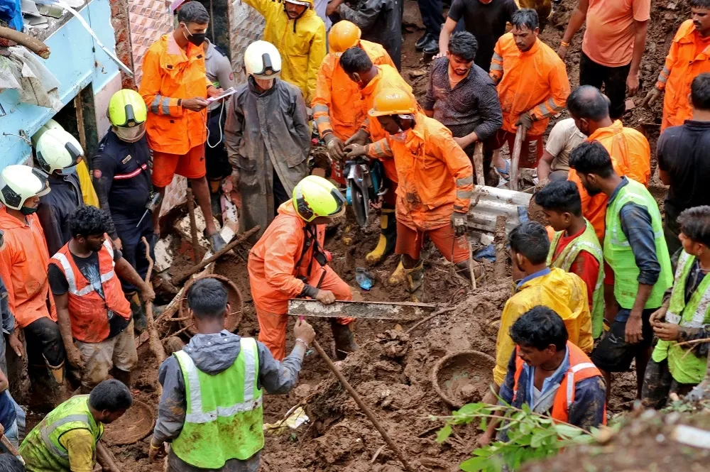 印度孟買連夜大雨引發土石流　造成至少25人死亡