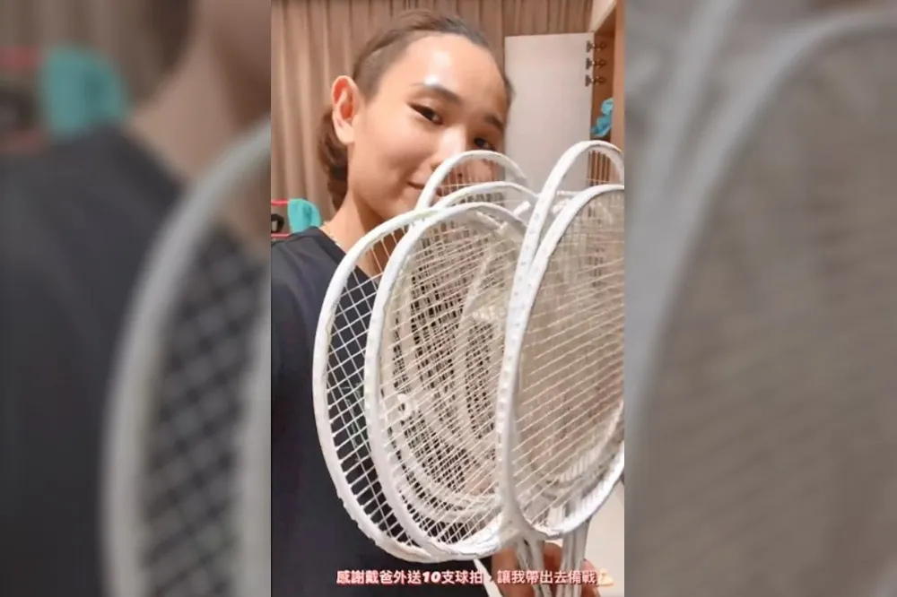 【球后開箱】小戴拼了！　戴資穎攜10支「戴爸球拍」戰東奧
