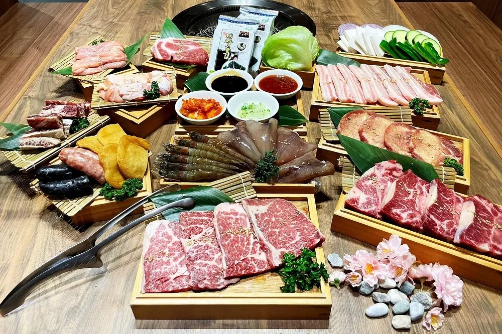 海陸大餐千元有找！築間「本格和牛」、「焼肉smile」燒肉組合　在家狂嗑 1.2kg 牛舌、伊比利豬等 11 種主餐
