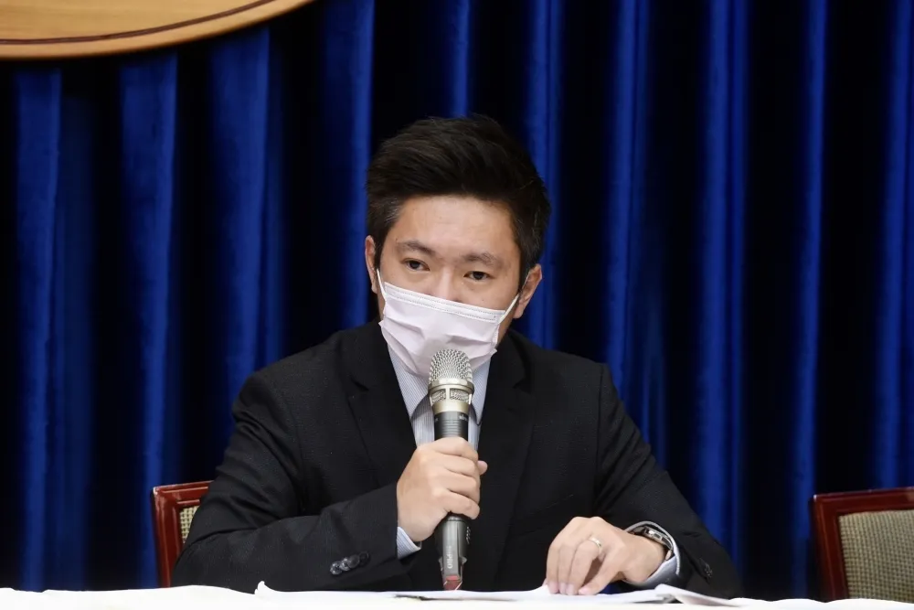 高端通過EUA府方尊重　總統、副總統何時開打回應了