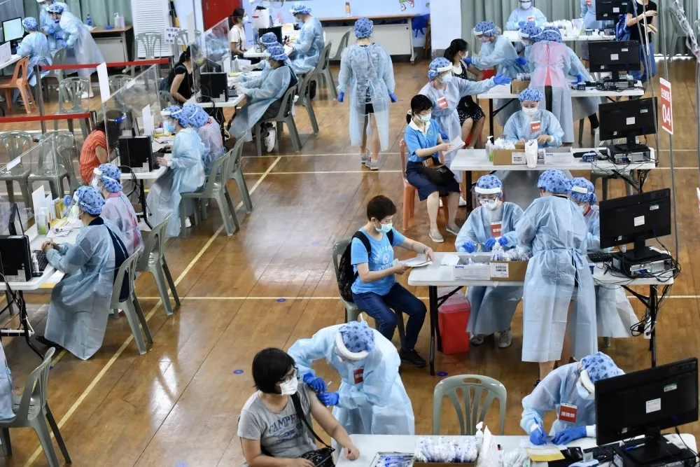 【20日開打】新北2萬教師僅設4接種點　LINE群炸鍋「鶯歌跑到新店打，什麼邏輯？」