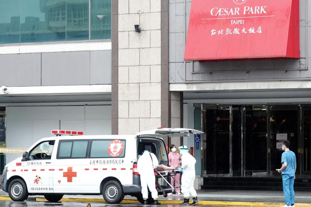 國外打過2劑輝瑞還要隔離控「剝奪人身自由」　女子告上法院後果曝光