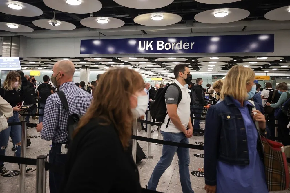 IT系統不堪負荷？　英國海關被要求停止檢查部分入境旅客陰性證明