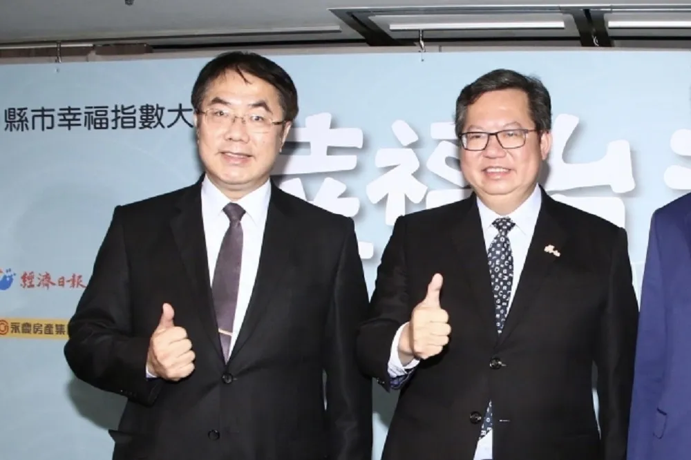 黃偉哲挺國產高端卻已接種AZ第2劑　網友笑稱「根本蔡丁貴第二」
