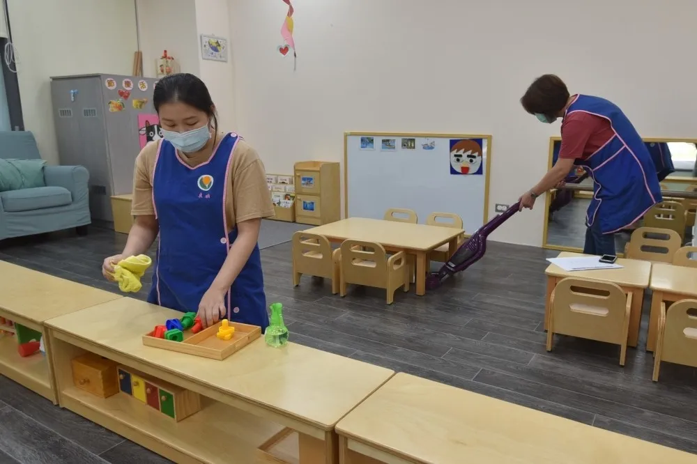 托嬰中心開放指引看這裡　每名托育員只能顧4幼兒且須分區
