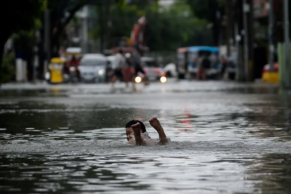 菲律賓暴雨釀洪災　首都馬尼拉萬人連夜疏散撤離