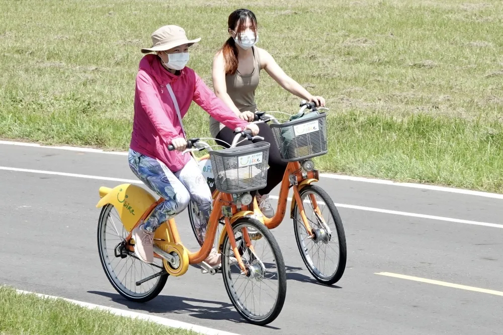 雨襲南高屏、38°C熱烤東部　颱風本周恐再生成