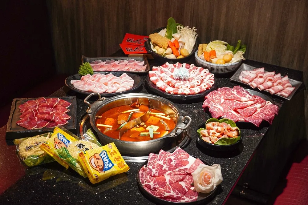 大份量火鍋開吃！馬辣「4 人和牛爆肉餐」下殺 42 折、本事鍋物「重磅套餐」一公斤蛤蜊套餐只要 399 元
