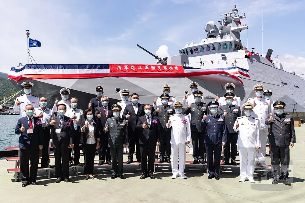 國造軍艦「塔江軍艦」交艦　國防部長：海軍戰力邁向新里程碑