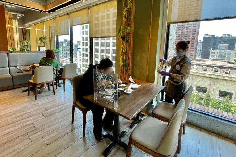 二級警戒餐廳內用上路！餐飲業者：父親節、七夕訂位詢問度高
