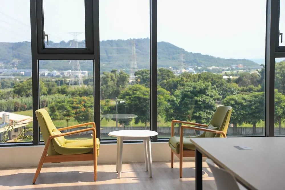 「小​白宮」山景伴書香　台中市圖外埔分館擴建新開館
