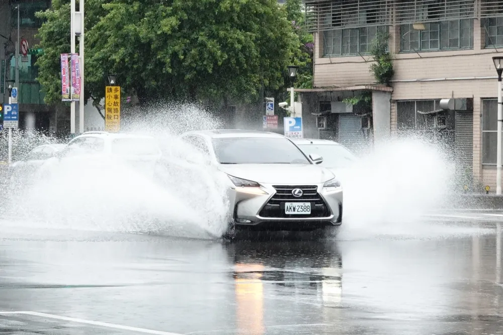 颱風窩31日報到！西南氣流將襲台　各地嚴防致災性豪大雨