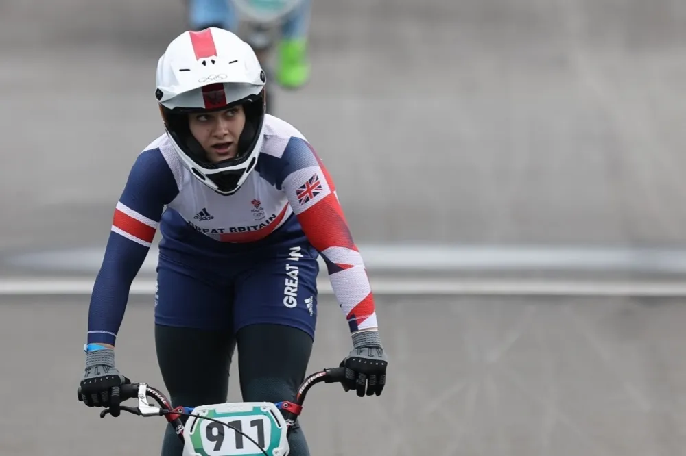 【擊敗童年偶像】英國女將小單車競技拿下金牌　分毫之差勝過兩屆奧運冠軍