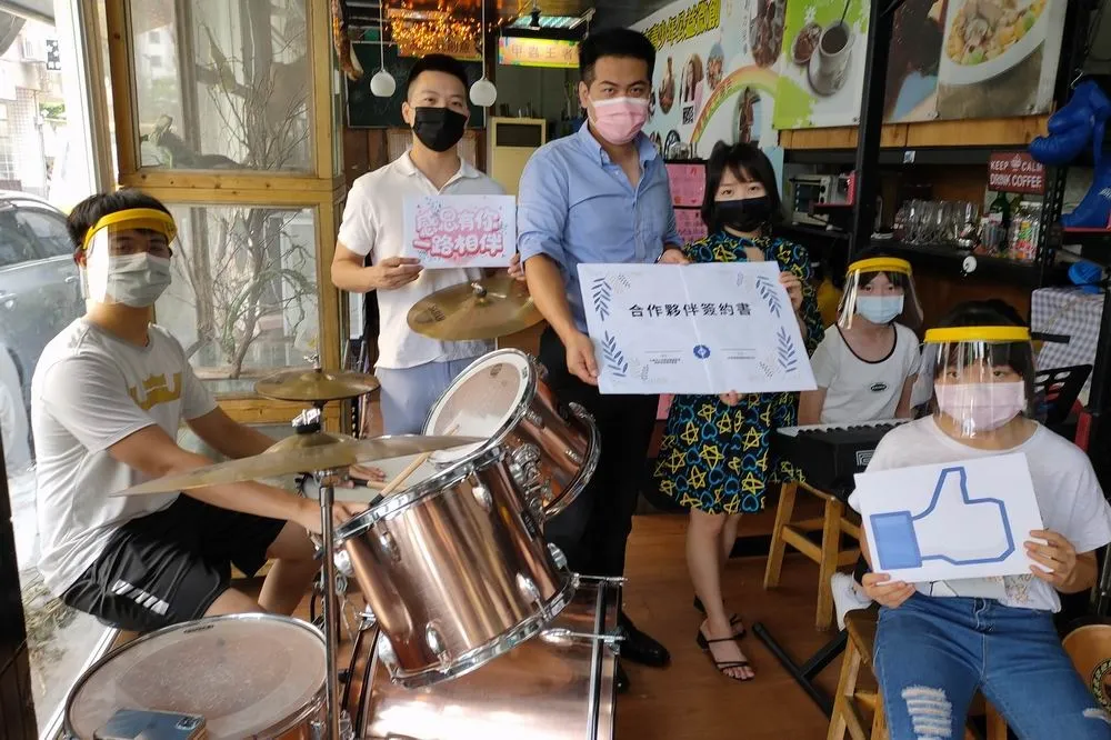 豆志服務社滿載愛的福音　為偏鄉少年點燃「鬥志」一圓樂團夢