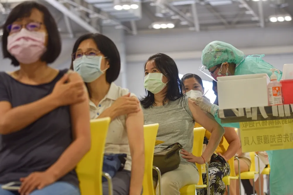 【快訊】本土+12例、添2死　陳時中揭嘉義工廠群聚採檢結果