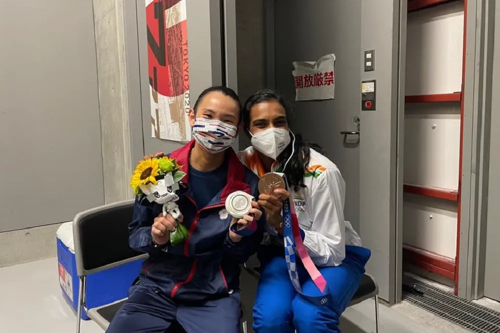 【東京奧運】戴資穎感動爆哭在印度球后辛度懷抱　越南女將阮翠玲鼓勵「你將永遠是我的偶像」