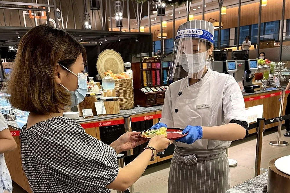雙北開放內用！王品、乾杯集團、欣葉、金色三麥等 13 家餐飲品牌內用規定懶人包