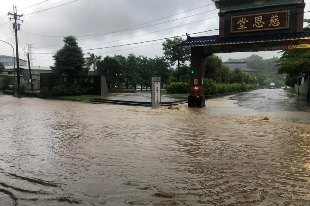 【盧碧發威】高屏炸雨慘淹30公分　那瑪夏等5行政區下午停班課