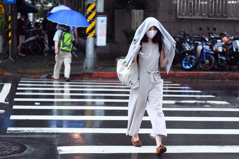 輕颱盧碧17:30解除海警　周末西半部仍須嚴防大雨