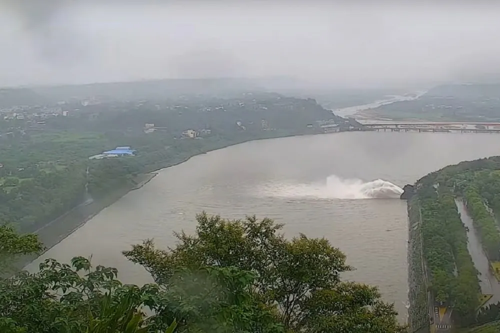 又一個水庫洩洪了！　石門水庫大旱後2度開啟排洪道放水