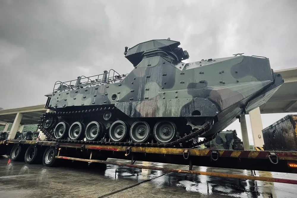 盧碧雨彈進逼！八軍團災防整備完成　AAV7兩棲突擊車待命