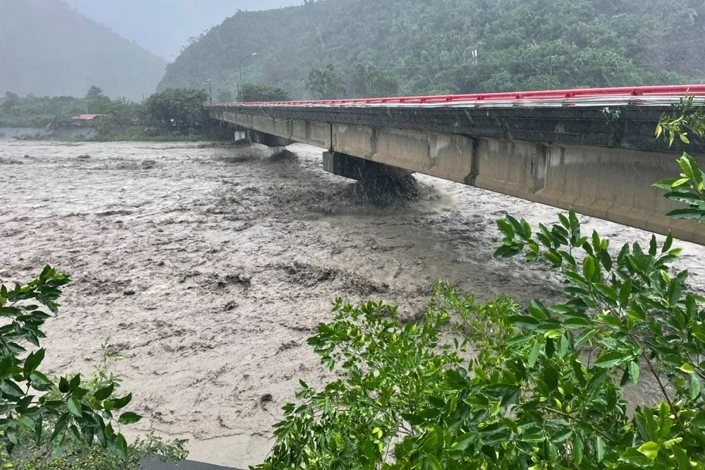 【快訊】豪大雨炸全台　農委會發布365處土石流紅黃色警戒