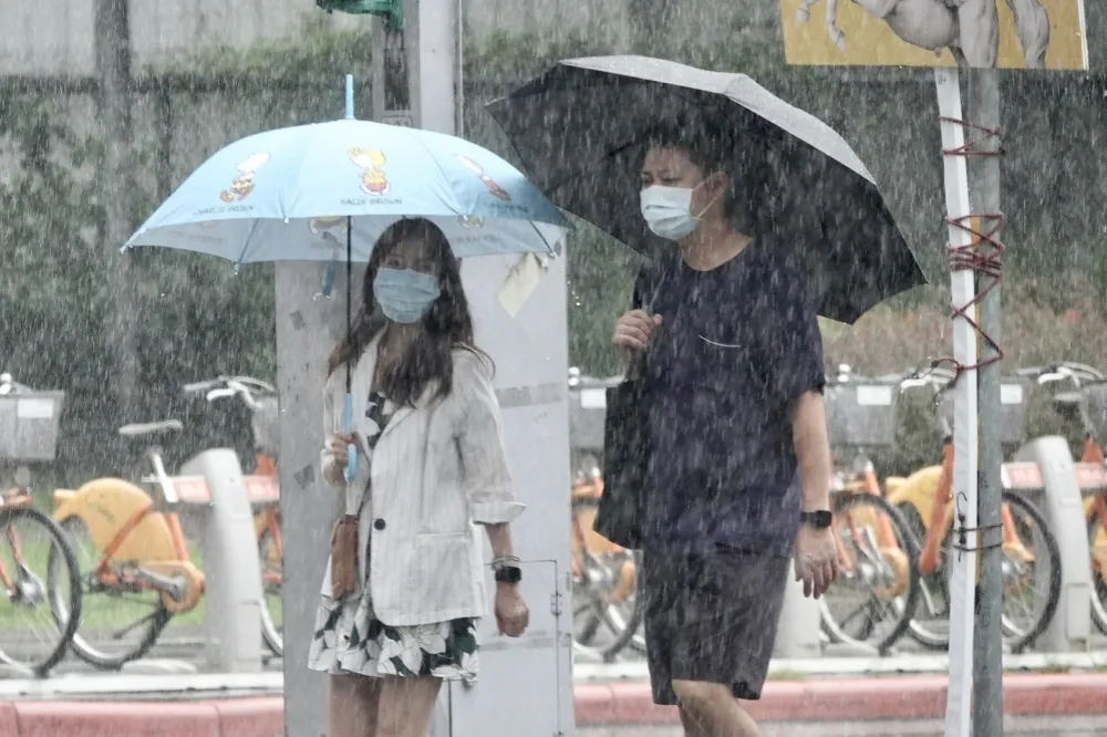 鬼門開盧碧「復活」！台南、高雄、屏東防豪雨　恆春車城一級淹水警戒