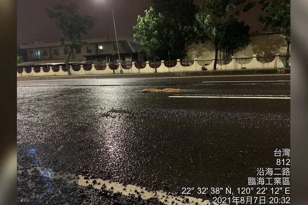 1999通報沿海路坑洞　高市府連夜修補整平
