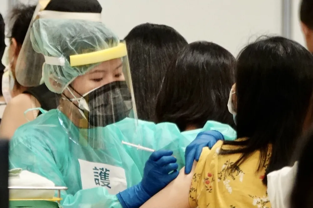 打流感疫苗能防新冠重症？　指揮中心引美研究：建議10月可接種
