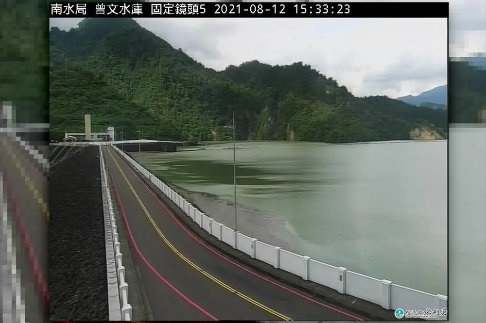曾文水庫放水近4萬噸仍處滿水位　進水量歷年排名第10高