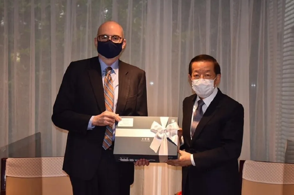 【有朋自家鄉來】美駐日代理大使谷立言晤謝長廷　談台美日合作