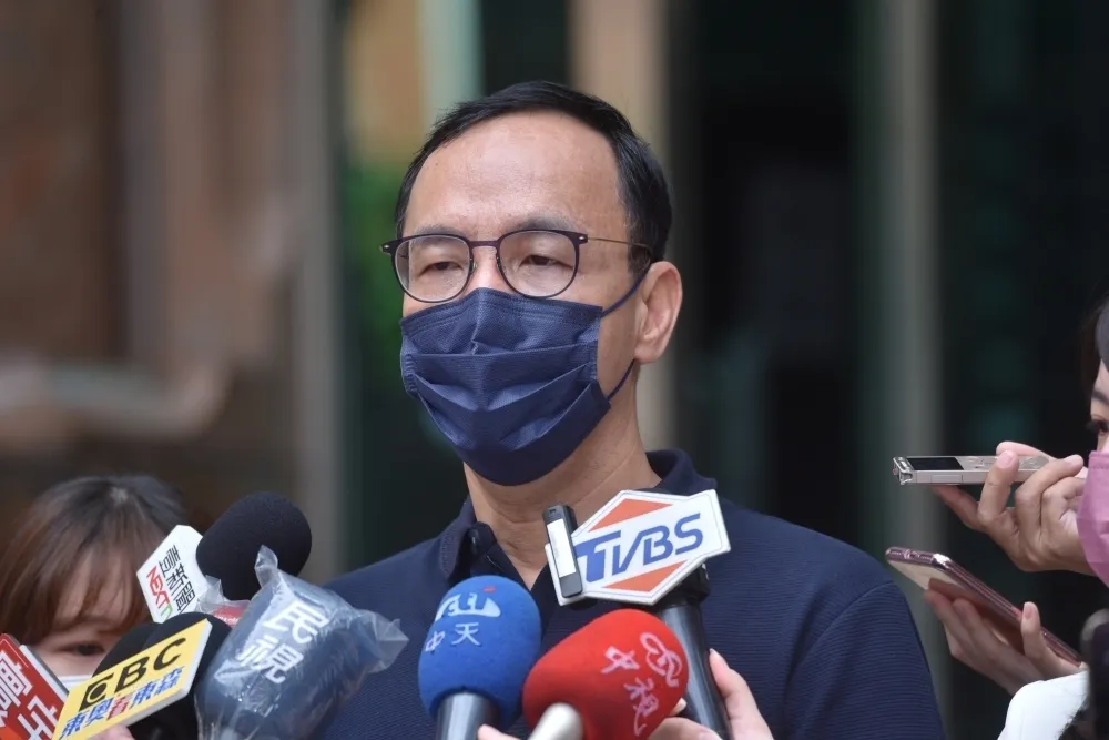 投書：朱立倫憑空手兩串蕉就想江啟臣退選