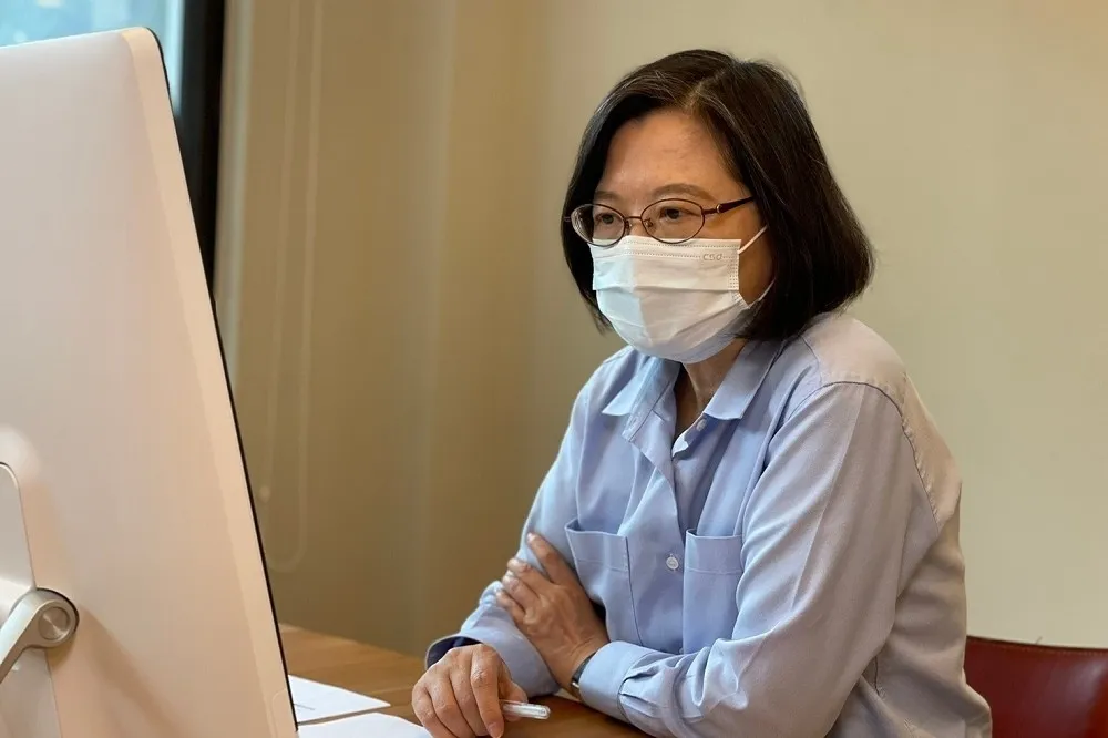 蔡英文臉書發文談紓困　網友留言卻狂轟振興五倍券