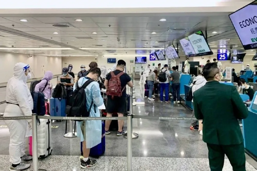 【無雙邊認證】旅遊泡泡打疫苗「台無法開立證明」　混打AZ+嬌生僅承認1劑